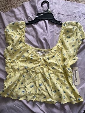 No Boundaries Yellow Floral Puff-Sleeve Peplum Crop Top